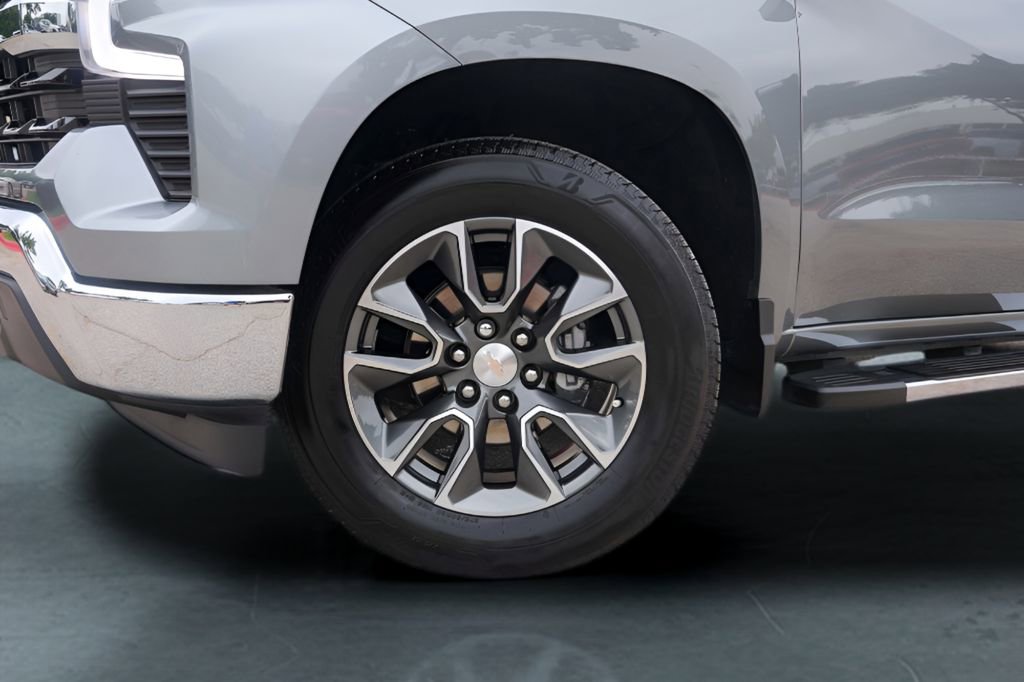 Used 2025 Chevrolet Silverado 1500 LT RWD image 4