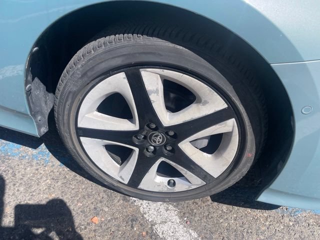 Used 2016 Toyota Prius Four Touring w/ Premium Convenience Package FWD image 17