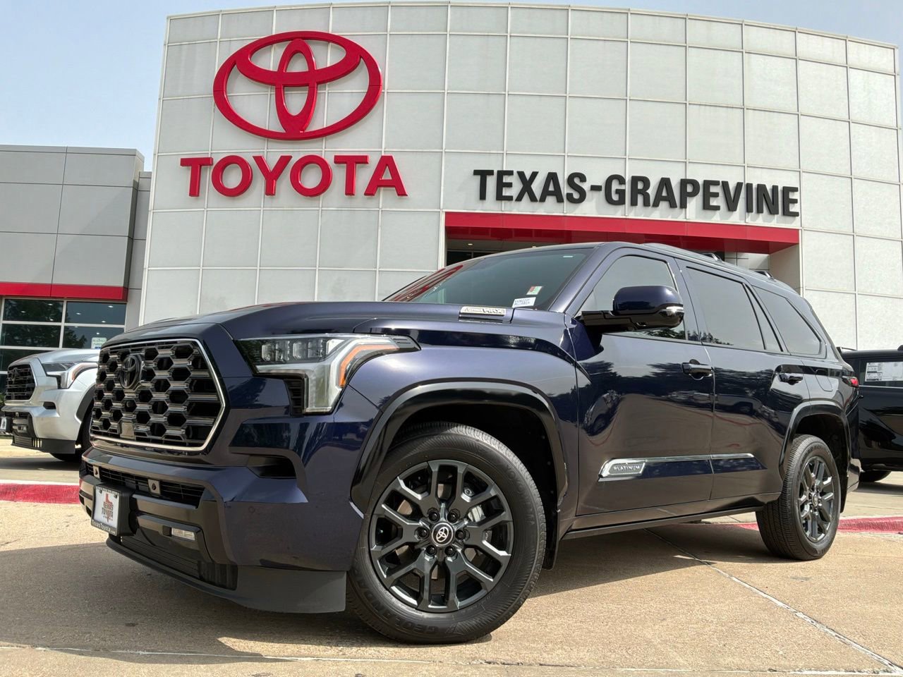 Used 2025 Toyota Sequoia Platinum AWD/4WD image 2