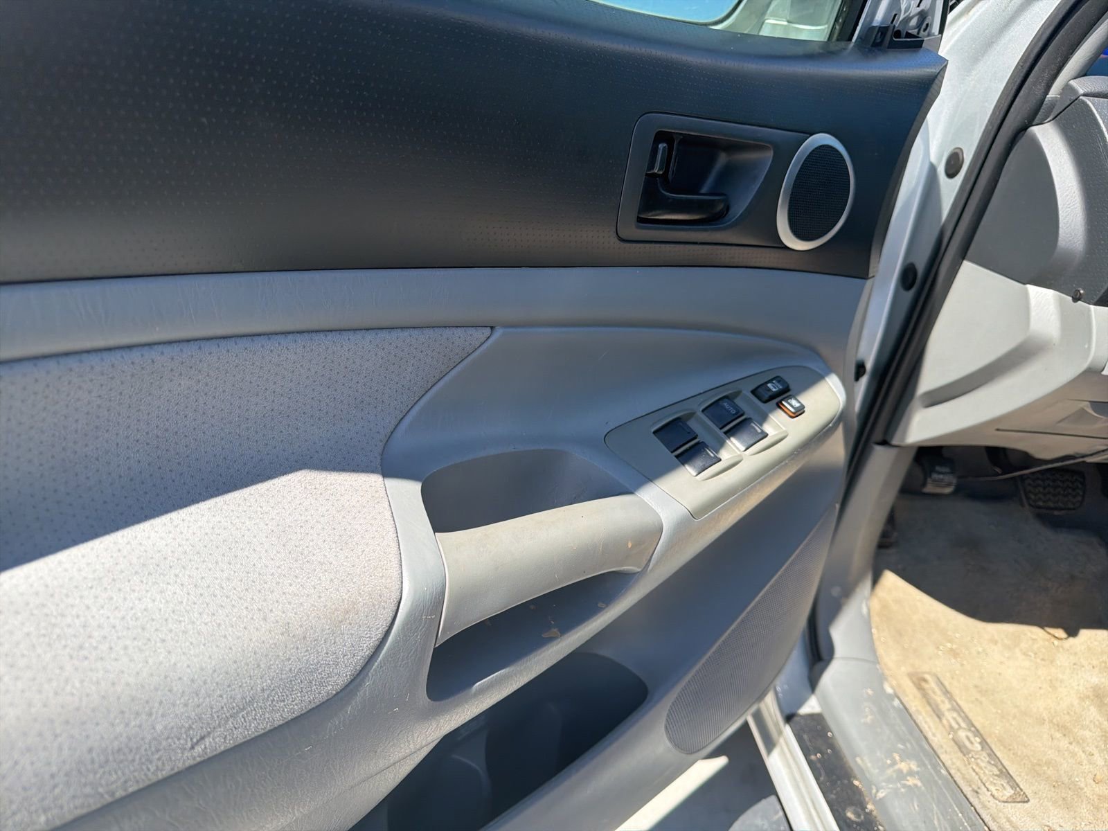 Used 2005 Toyota Tacoma PreRunner image 8