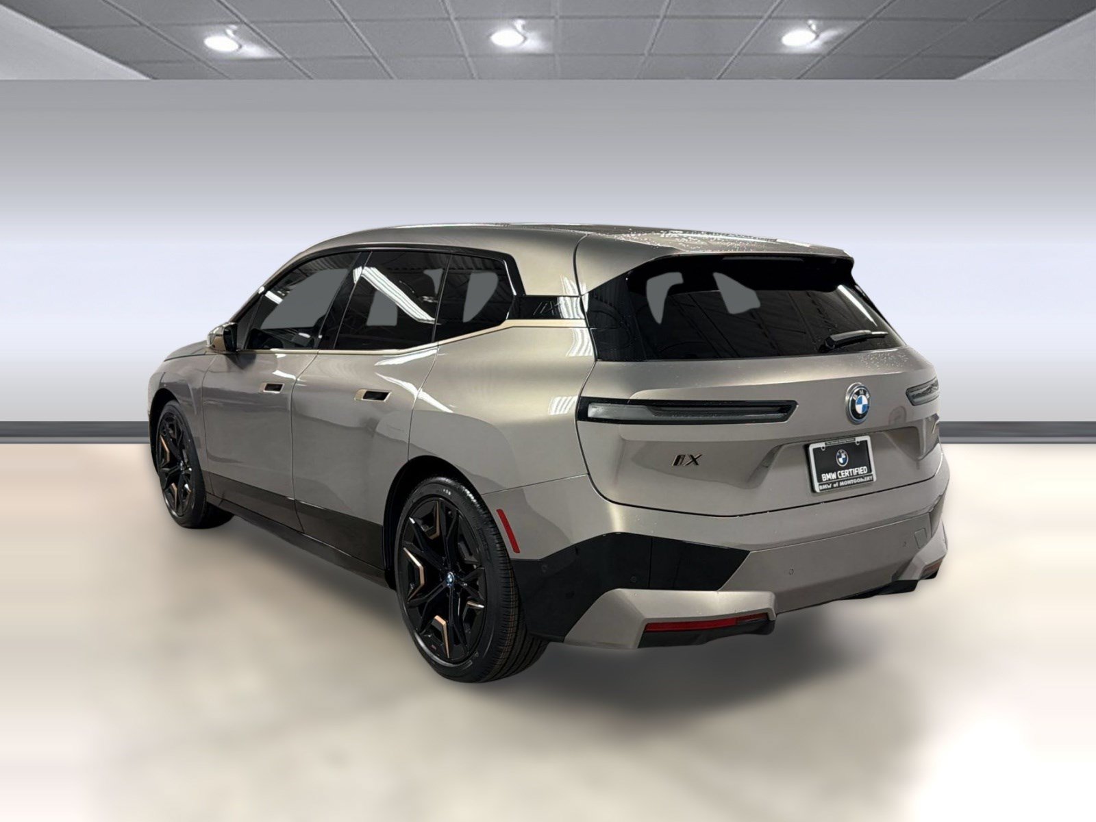 Used 2023 BMW iX M60 w/ Executive Package AWD/4WD image 3