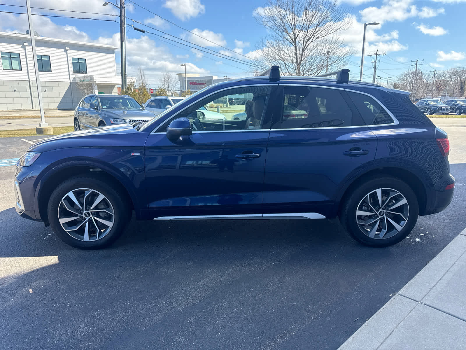 Used 2023 Audi Q5 2.0T Premium w/ Convenience Package image 4