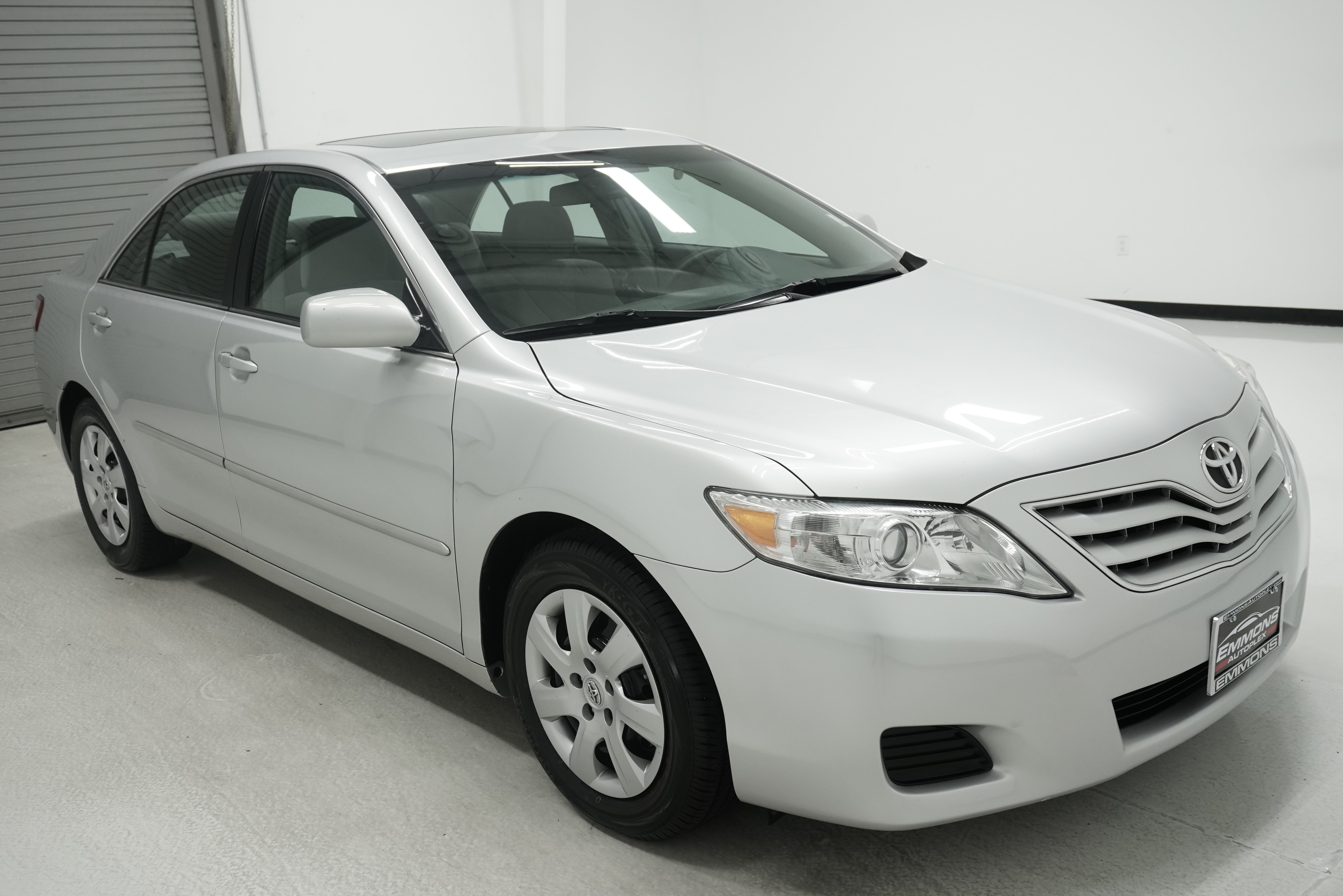 Used 2010 Toyota Camry LE FWD image 2