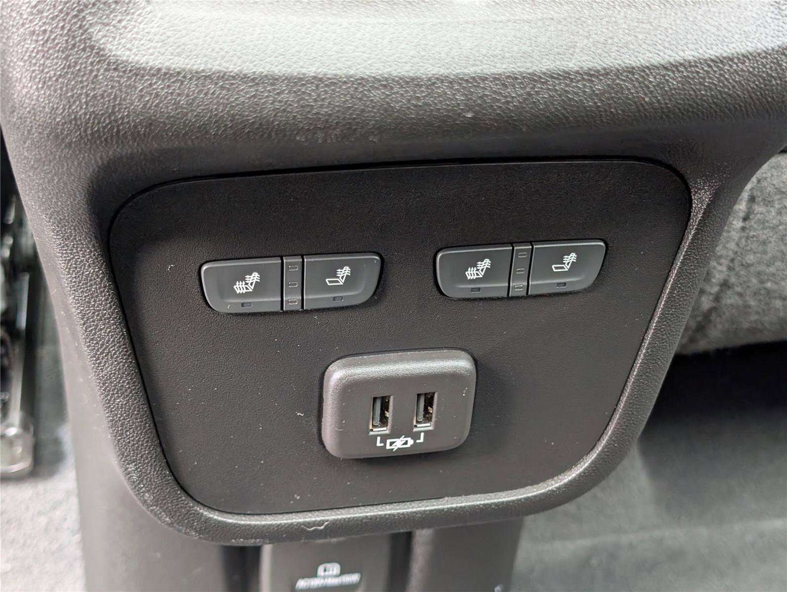 Used 2021 Chevrolet Equinox Premier AWD/4WD image 17