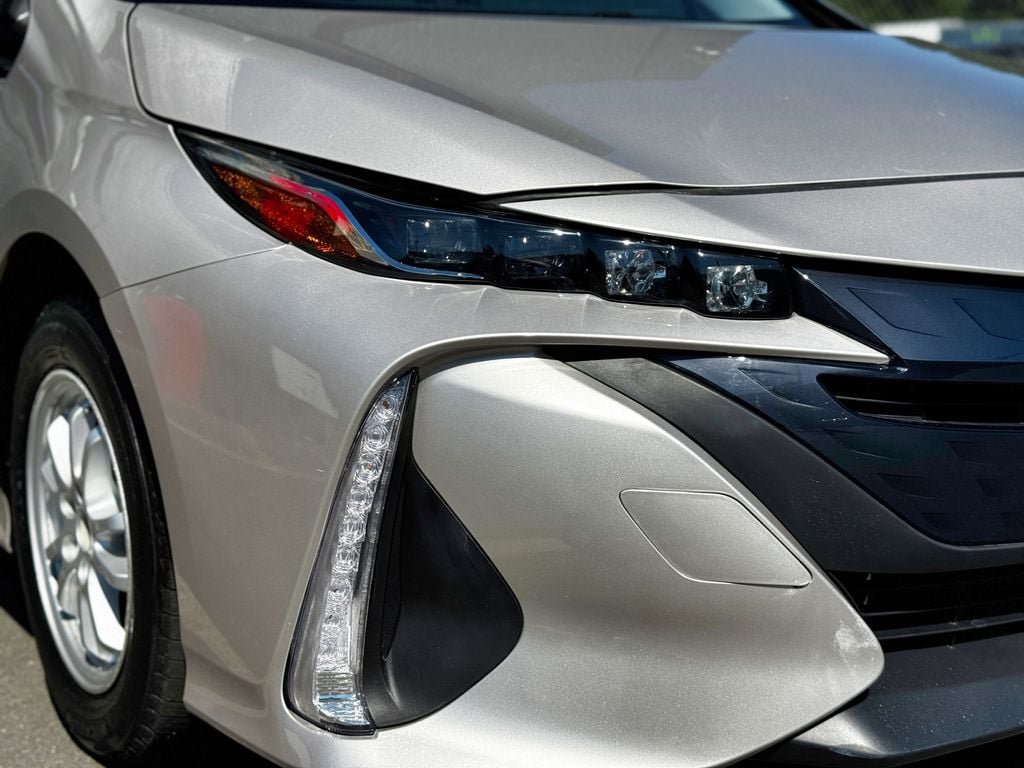 Used 2017 Toyota Prius Prime Premium w/ Preferred Accessory Package FWD image 27