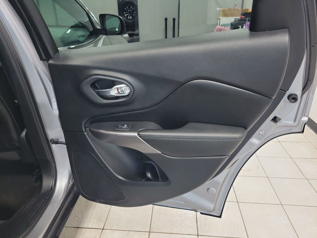 Used 2021 Jeep Cherokee Latitude Lux image 24