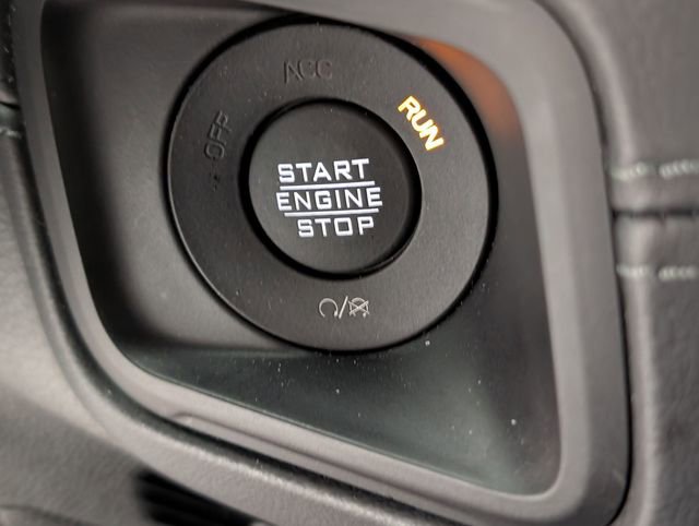 Used 2025 Jeep Wrangler Unlimited Sahara w/ Safety Group image 22