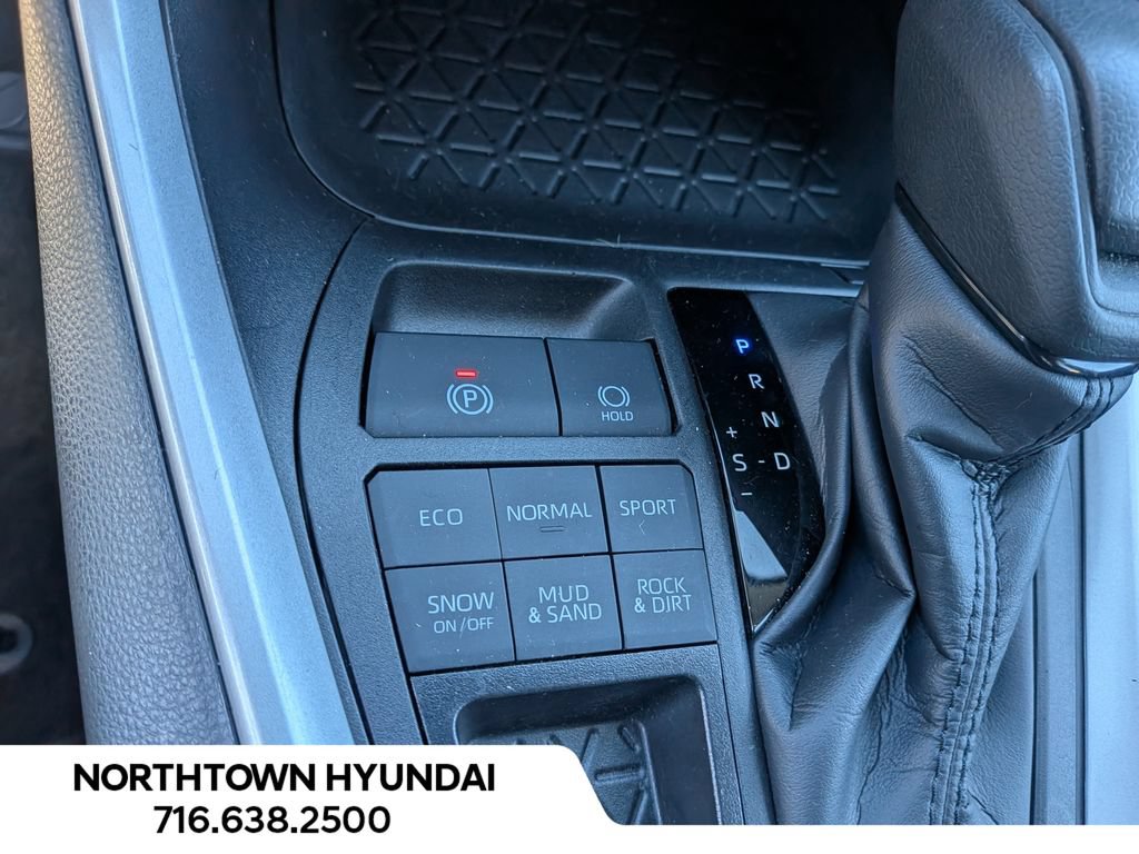 Used 2025 Toyota RAV4 XLE AWD/4WD image 15