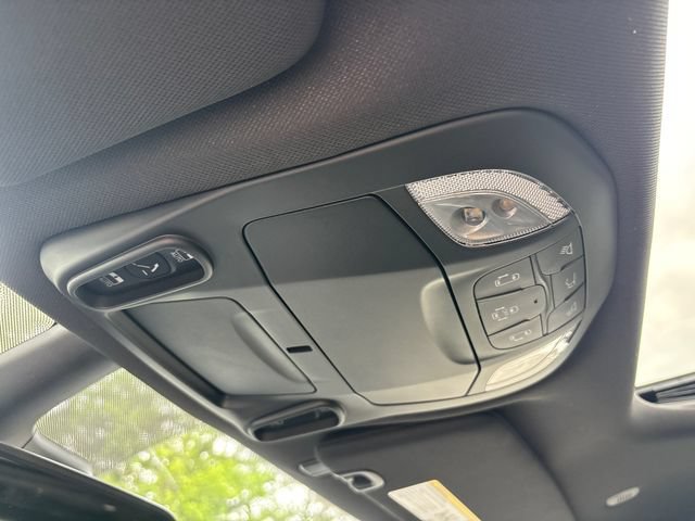 New 2027 Chrysler Pacifica Select w/ Family Tech Group AWD/4WD image 29