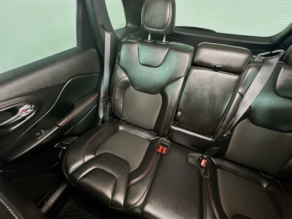 Used 2020 Jeep Cherokee Trailhawk w/ Cold Weather Group image 12