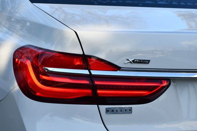 Used 2018 BMW 740i xDrive image 5