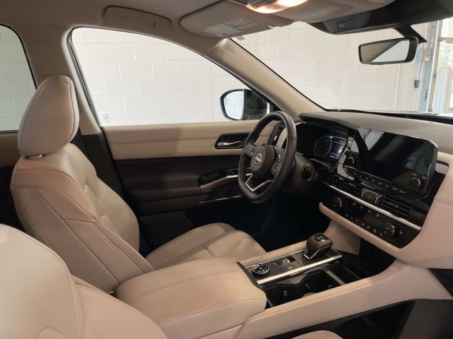 Used 2025 Nissan Pathfinder SL AWD/4WD image 17
