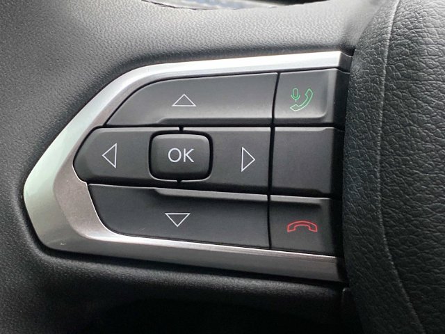 Used 2023 Jeep Compass Latitude w/ Sun and Sound Group AWD/4WD image 18