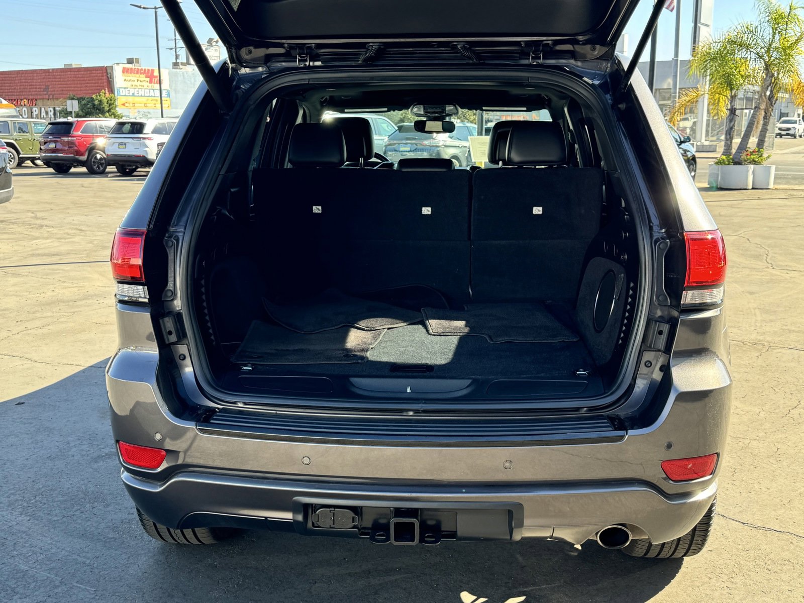 Used 2018 Jeep Grand Cherokee Altitude image 14