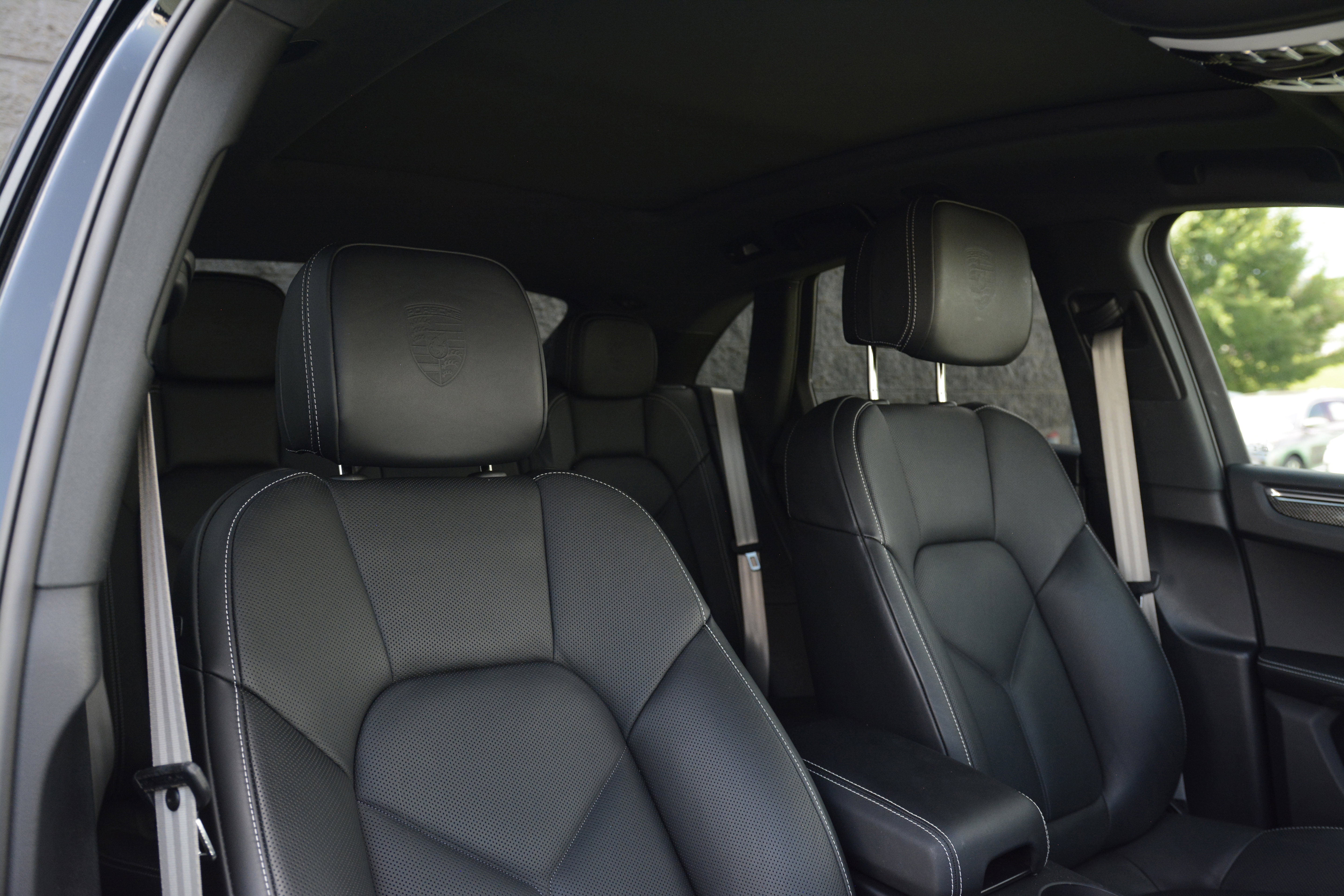 Certified 2026 Porsche Macan Turbo AWD/4WD image 28