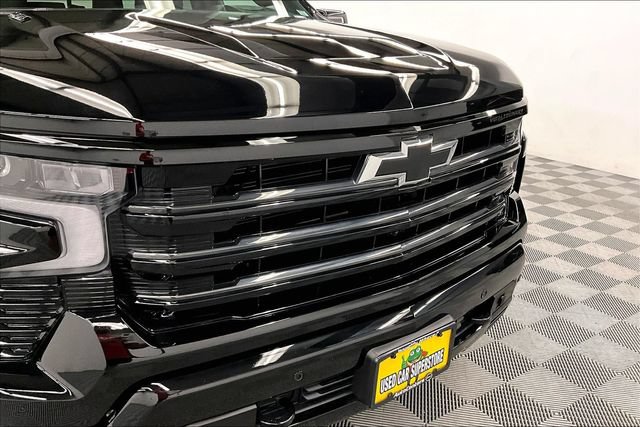 Used 2026 Chevrolet Silverado 1500 High Country w/ Midnight Edition AWD/4WD image 34