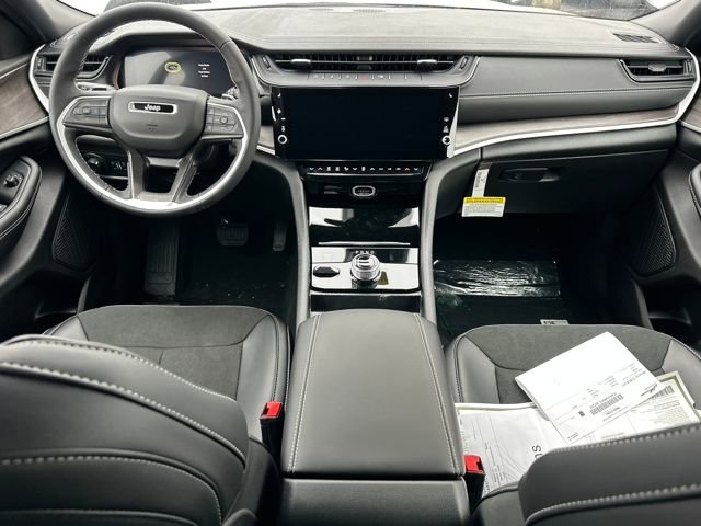 New 2026 Jeep Grand Cherokee Laredo image 14