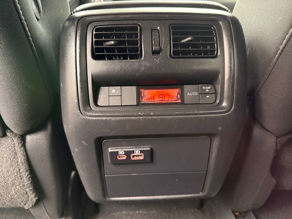 Used 2020 Nissan Pathfinder S image 25