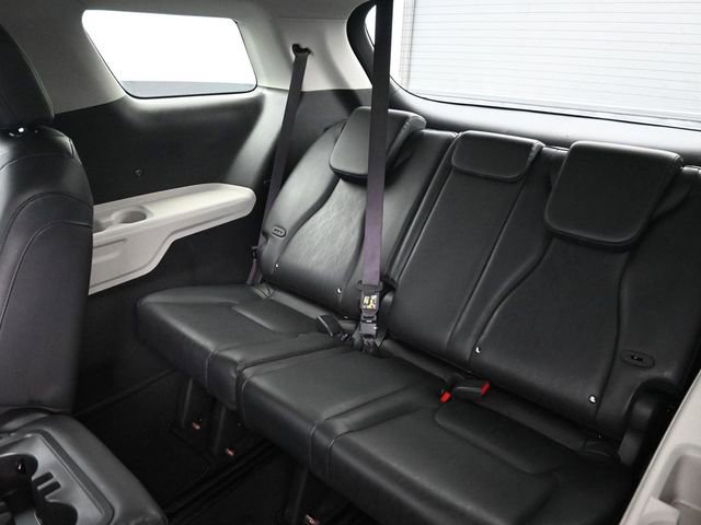 Used 2023 Kia Carnival LX image 29