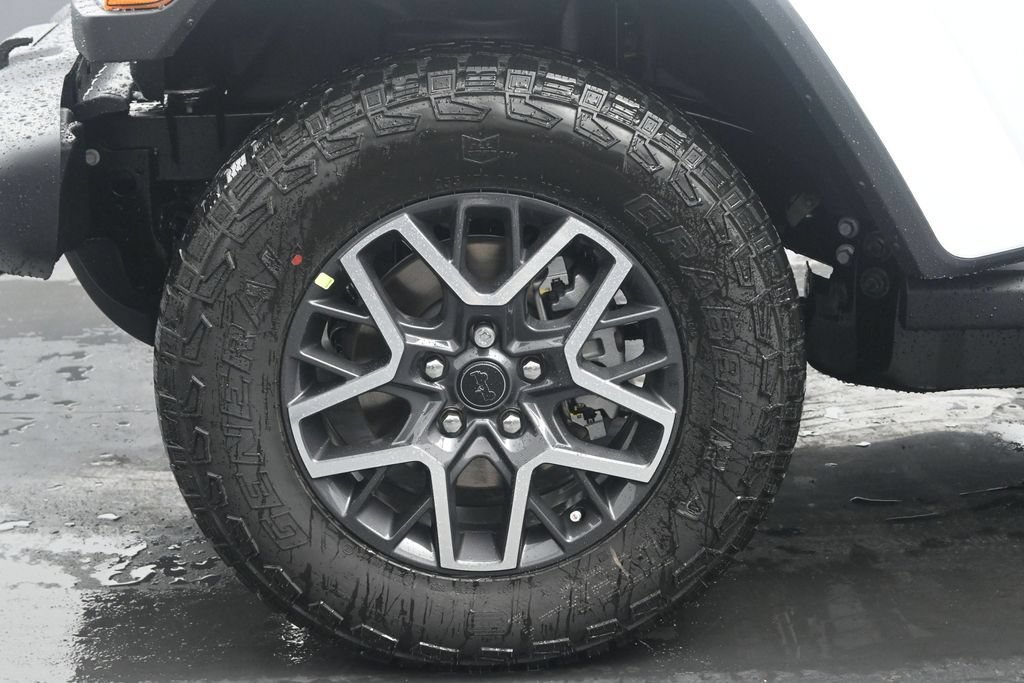 New 2026 Jeep Wrangler Unlimited Sahara w/ Rockslide Package AWD/4WD image 30