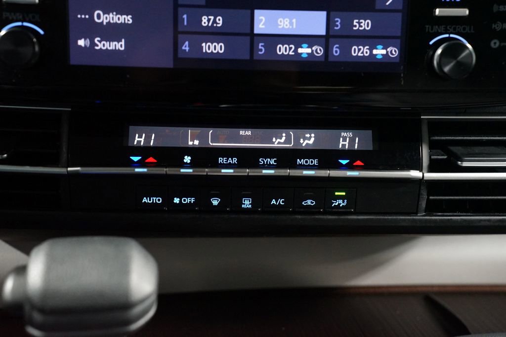 Certified 2024 Toyota Sienna LE image 19