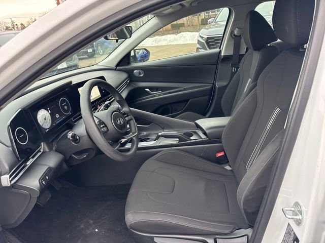 Used 2024 Hyundai Elantra SEL image 3