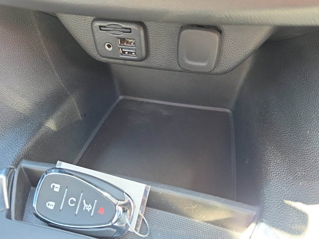 Used 2021 Chevrolet Traverse RS FWD image 40