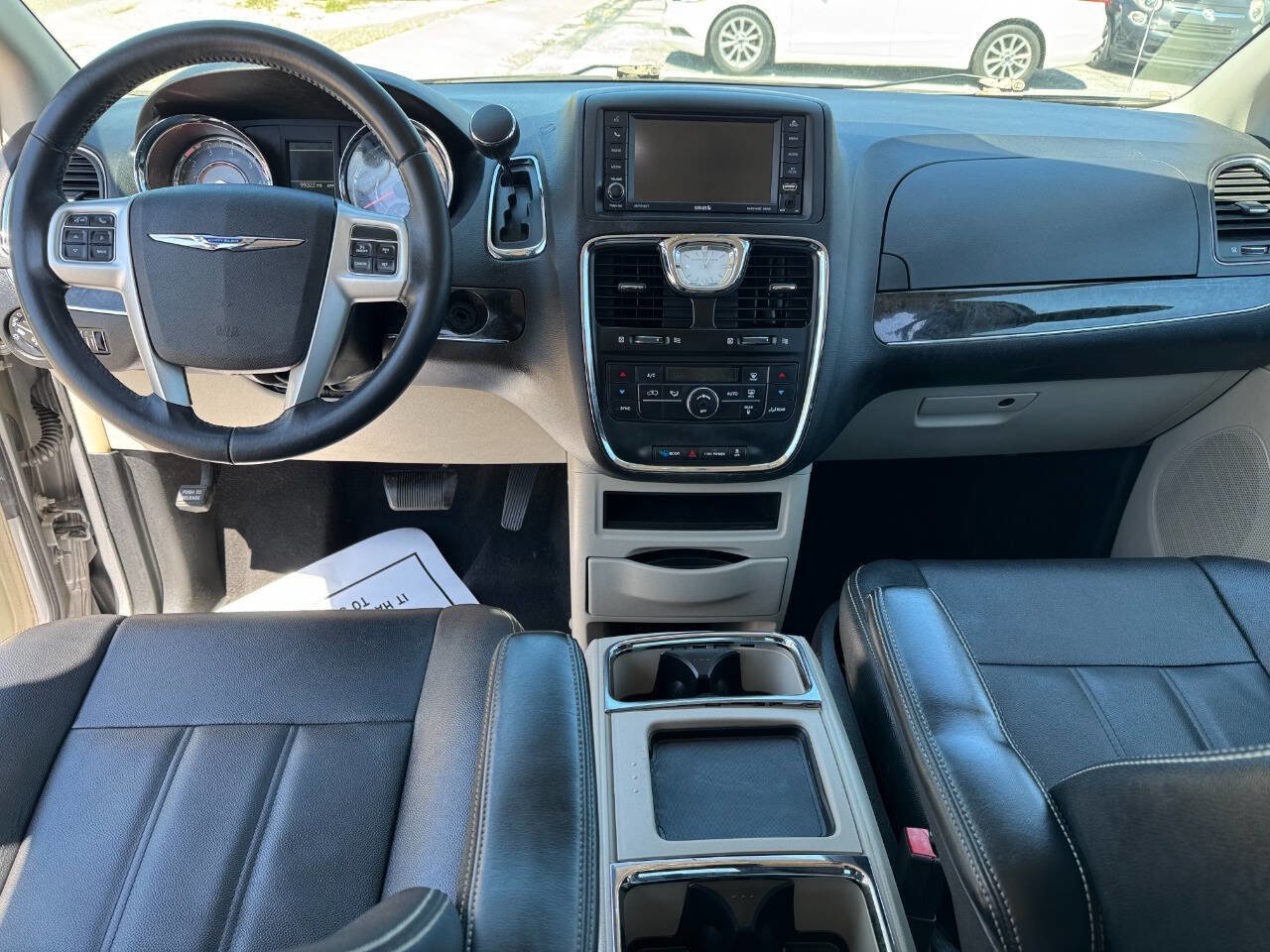 Used 2016 Chrysler Town & Country Touring image 17