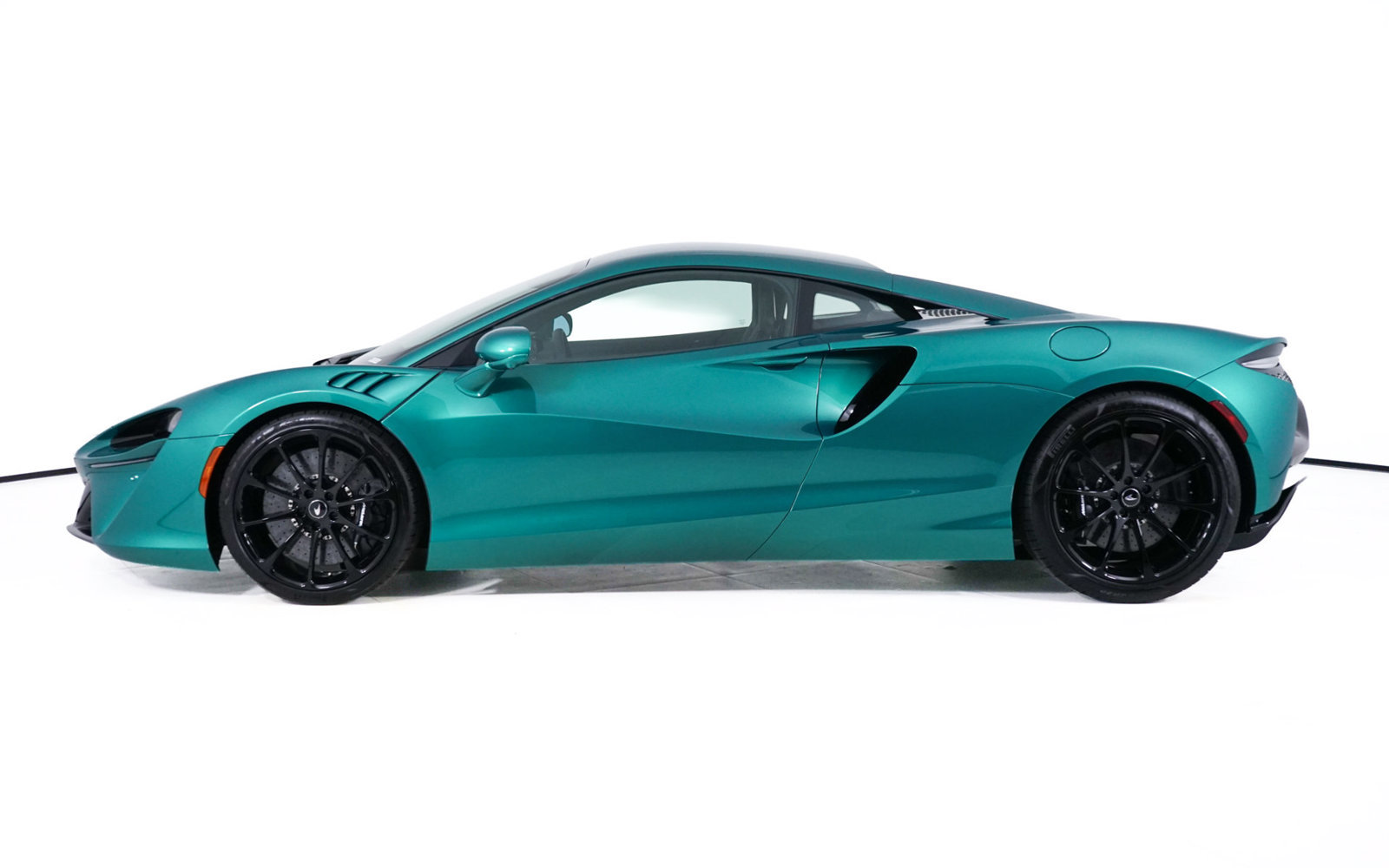New 2027 McLaren Artura RWD image 2