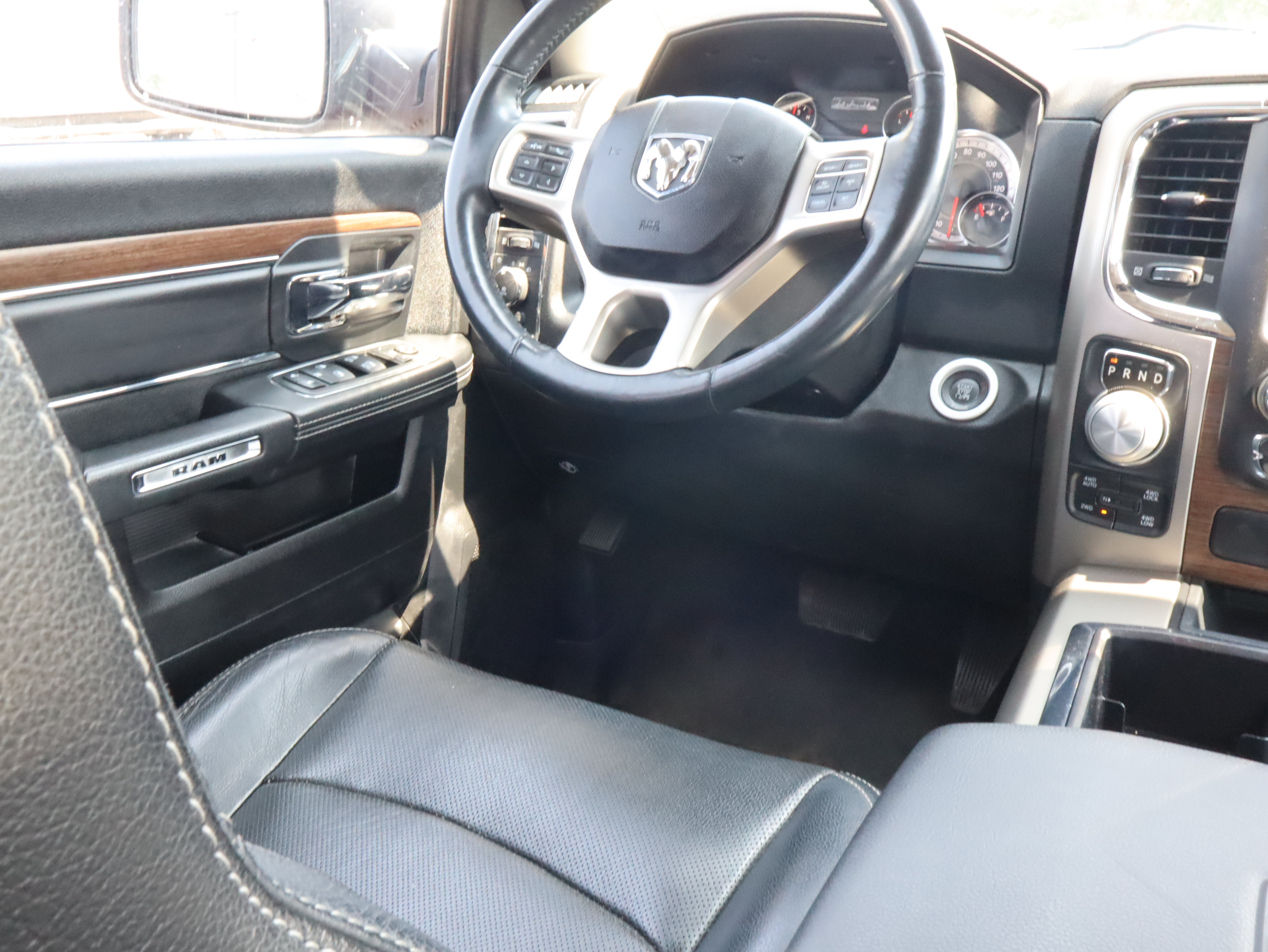 Used 2014 RAM 1500 Laramie w/ Convenience Group AWD/4WD image 13