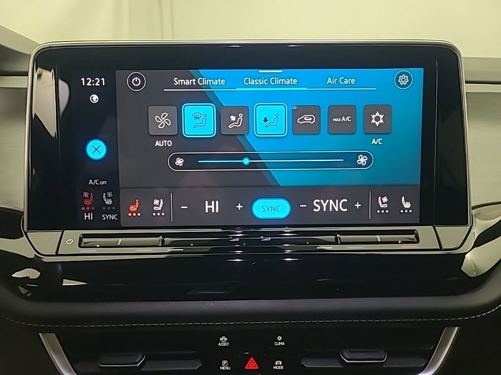 Used 2025 Volkswagen Atlas Cross Sport SE image 31