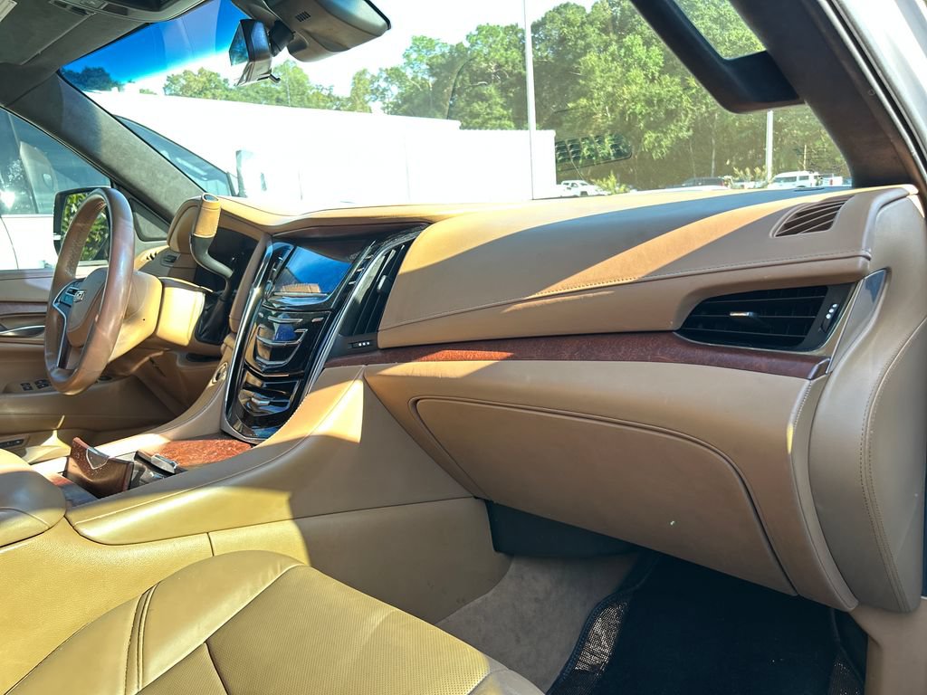 Used 2017 Cadillac Escalade Platinum AWD/4WD image 16