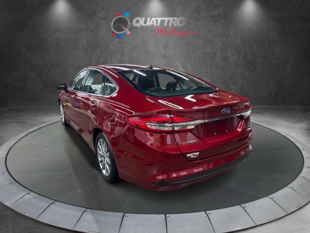 Used 2017 Ford Fusion SE w/ Fusion SE Technology Package FWD image 3