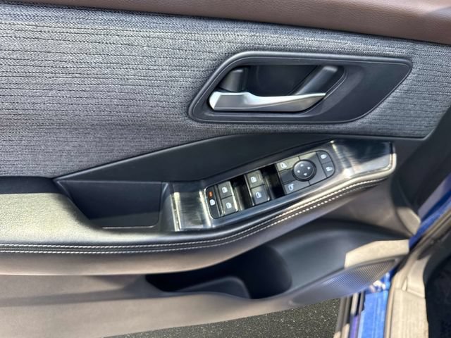 Used 2023 Nissan Rogue SV AWD/4WD image 17