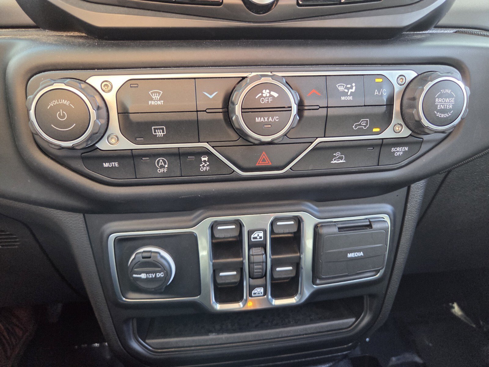 Used 2023 Jeep Gladiator Sport AWD/4WD image 19