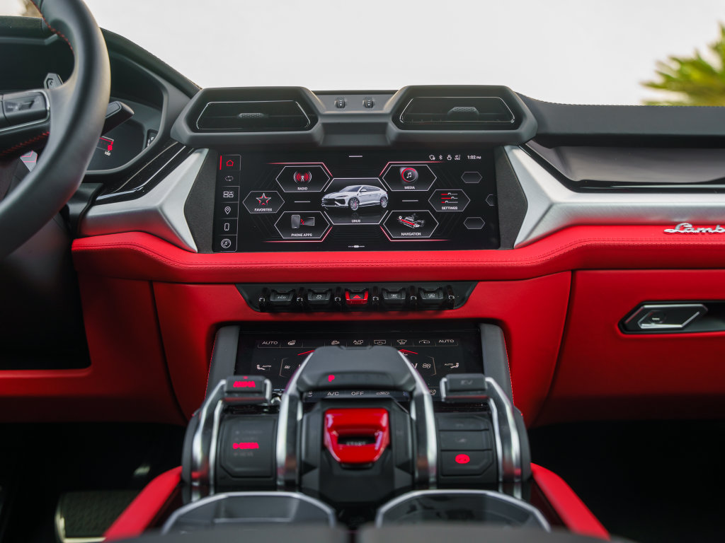 Used 2025 Lamborghini Urus SE AWD/4WD image 24