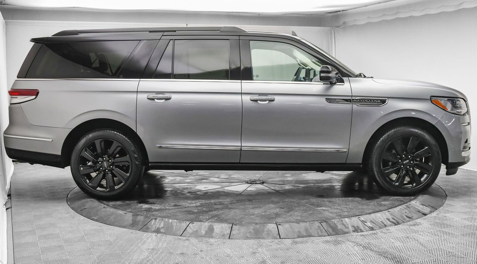 Used 2024 Lincoln Navigator L Black Label image 12