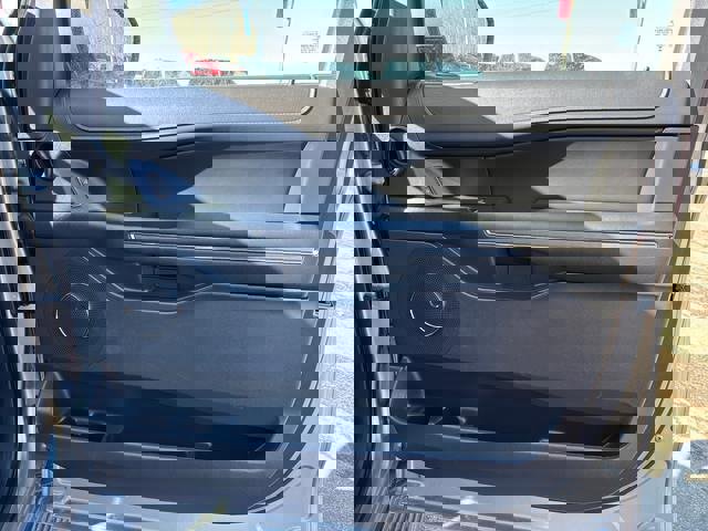 Used 2024 Ford Expedition XLT image 16