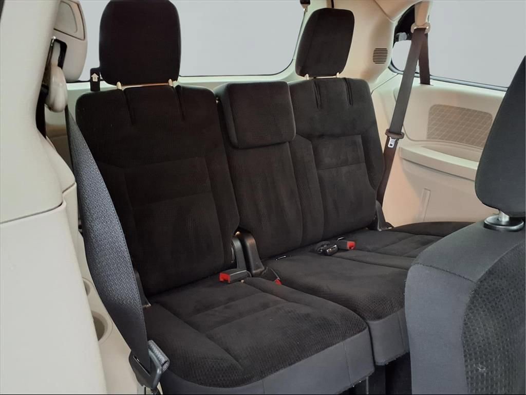 Used 2018 Dodge Grand Caravan SE w/ UConnect Hands-Free Group image 21
