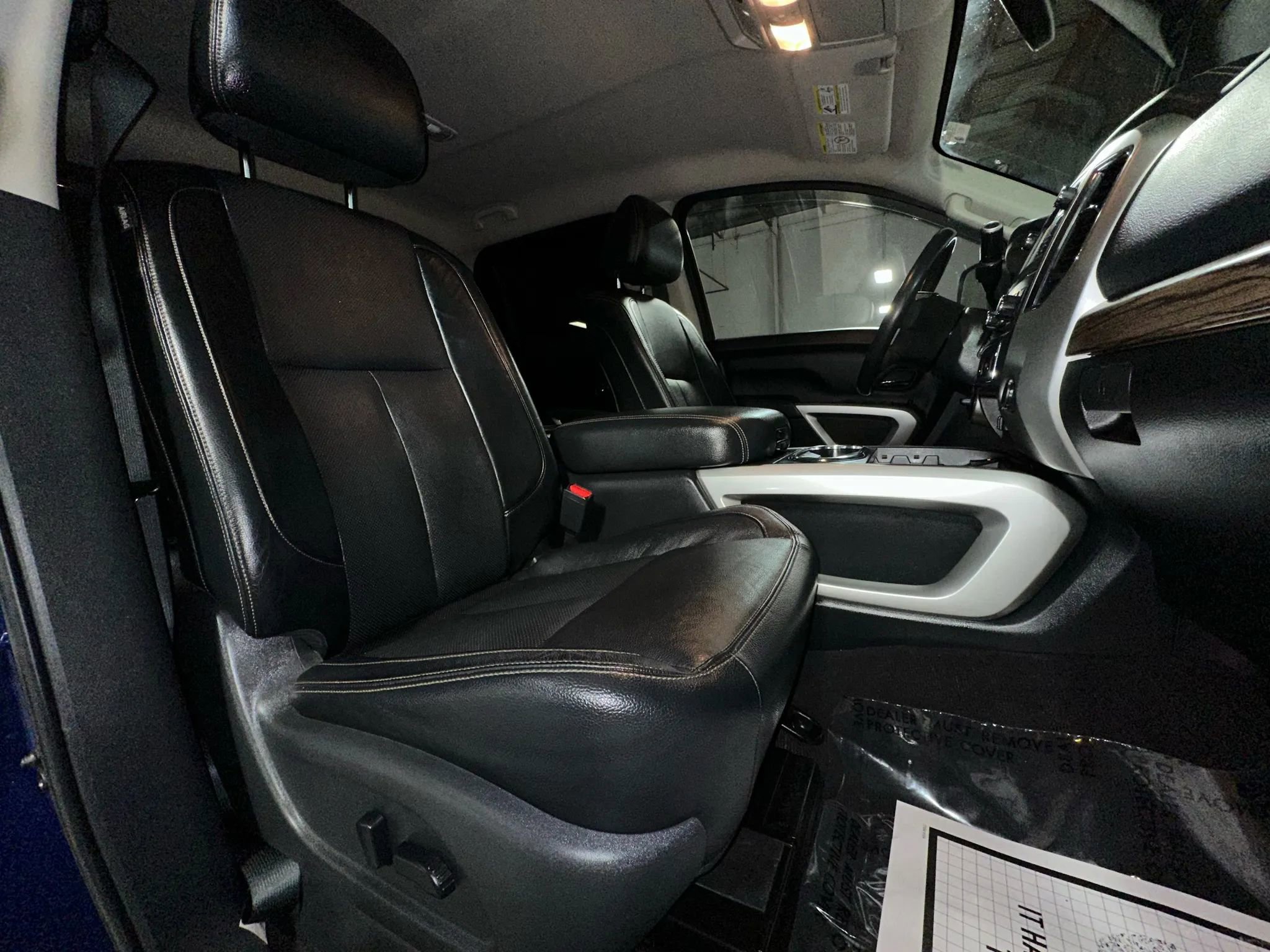 Used 2017 Nissan Titan SL image 33