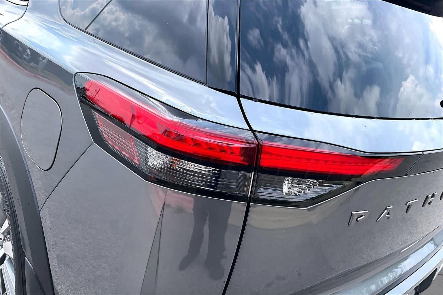 New 2026 Nissan Pathfinder SL FWD image 12