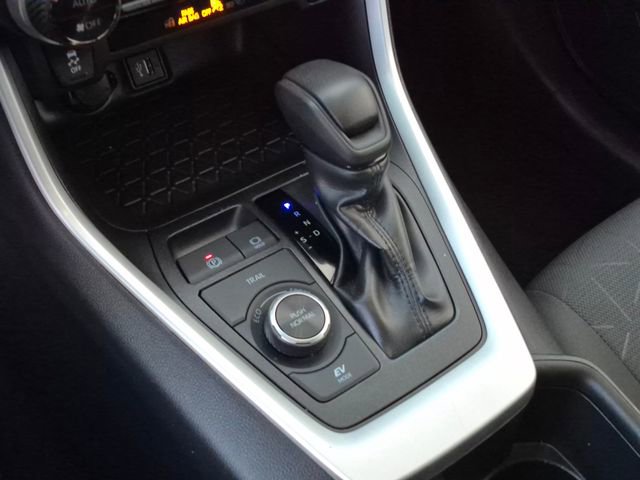 Used 2025 Toyota RAV4 XLE image 12