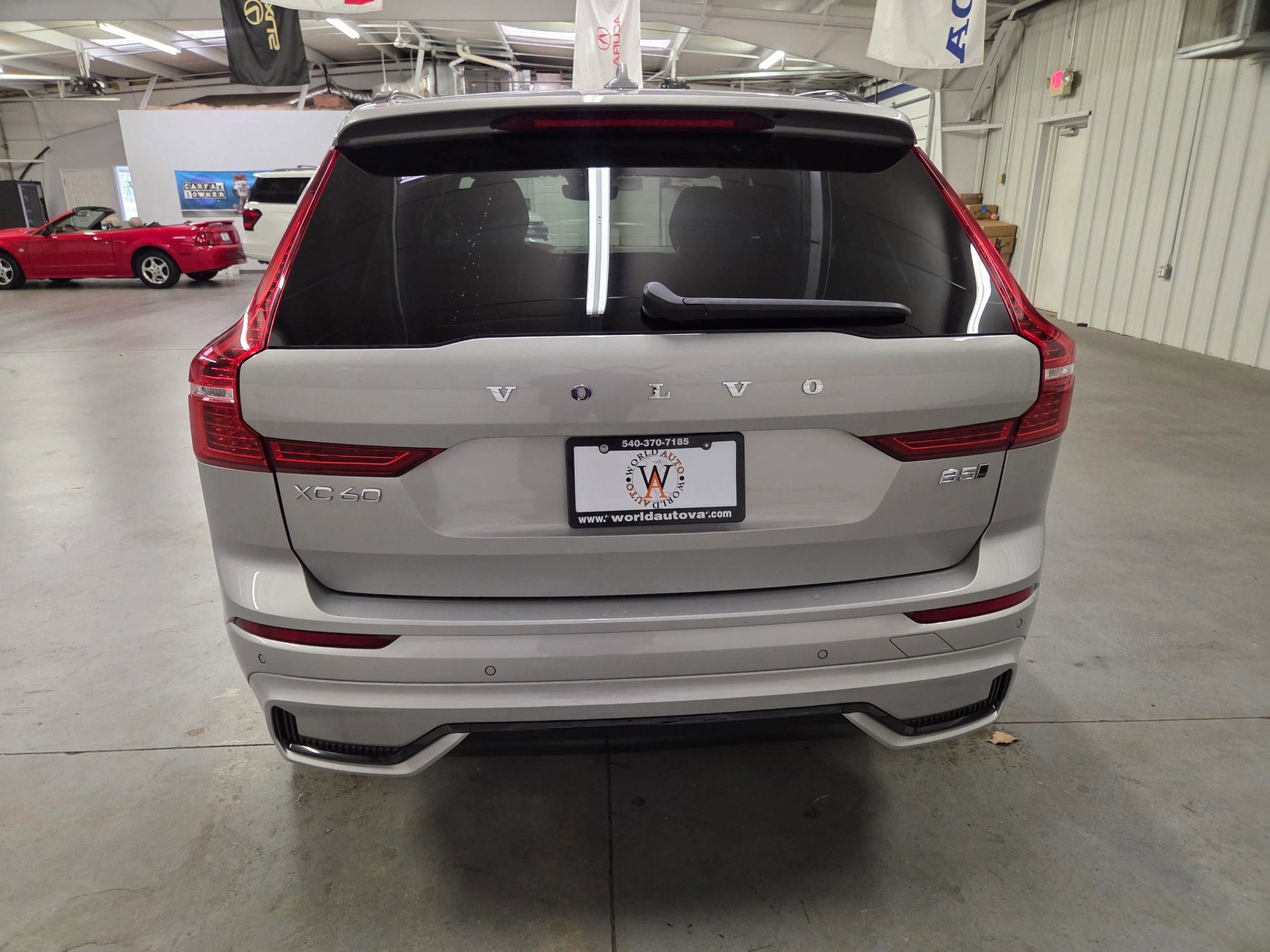 Used 2025 Volvo XC60 B5 Plus image 6