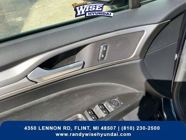 Used 2020 Ford Fusion SE AWD/4WD image 17