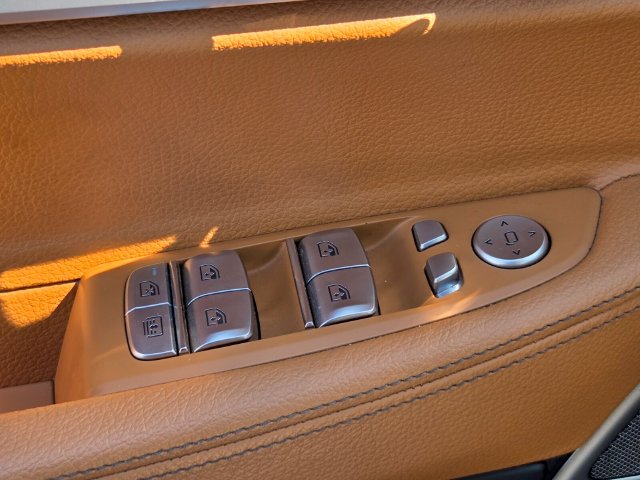 Used 2020 BMW 740i xDrive AWD/4WD image 28