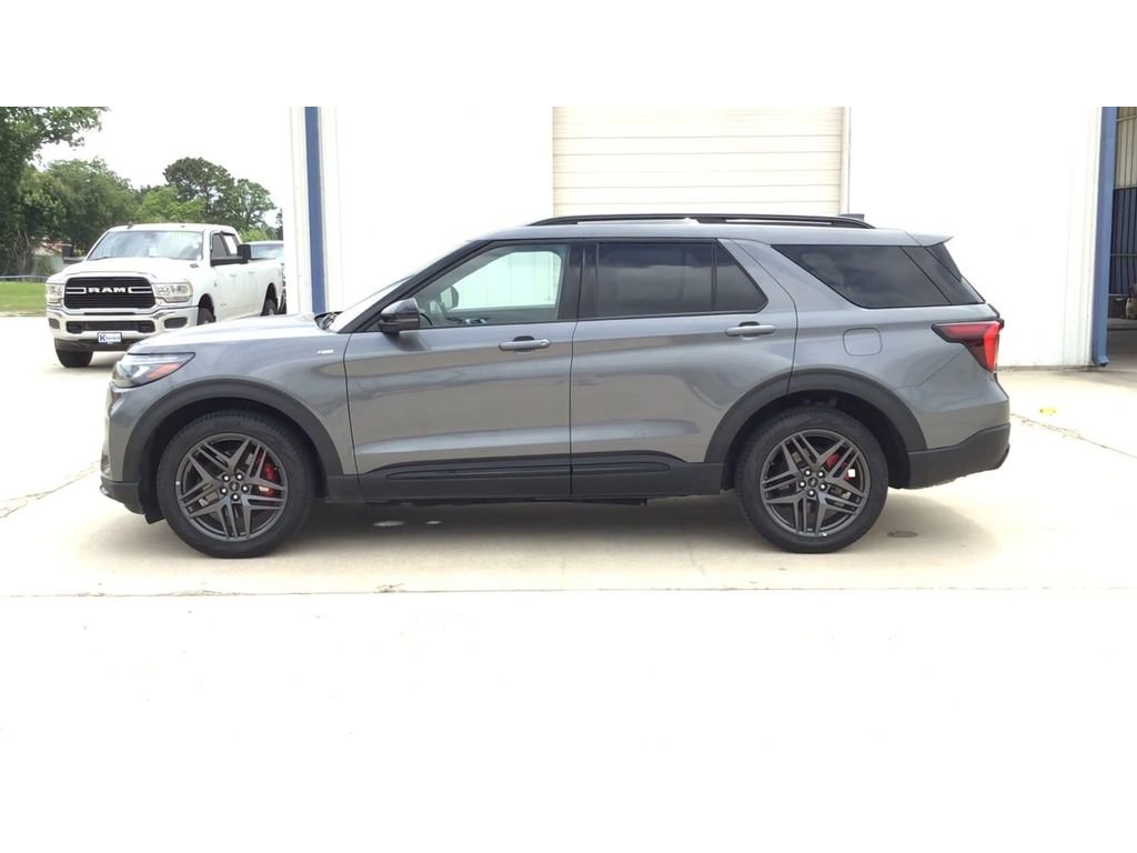 Used 2025 Ford Explorer ST-Line w/ ST-Line Street Pack AWD/4WD image 5