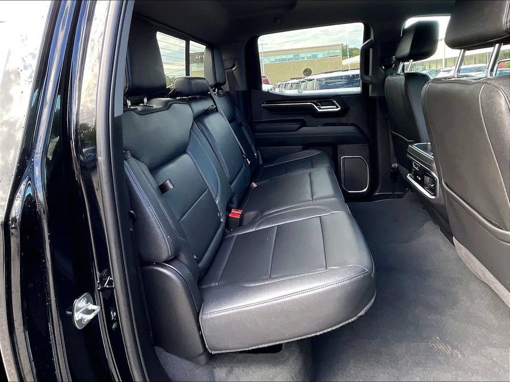 Used 2023 GMC Sierra 1500 SLT w/ SLT Premium Package AWD/4WD image 16