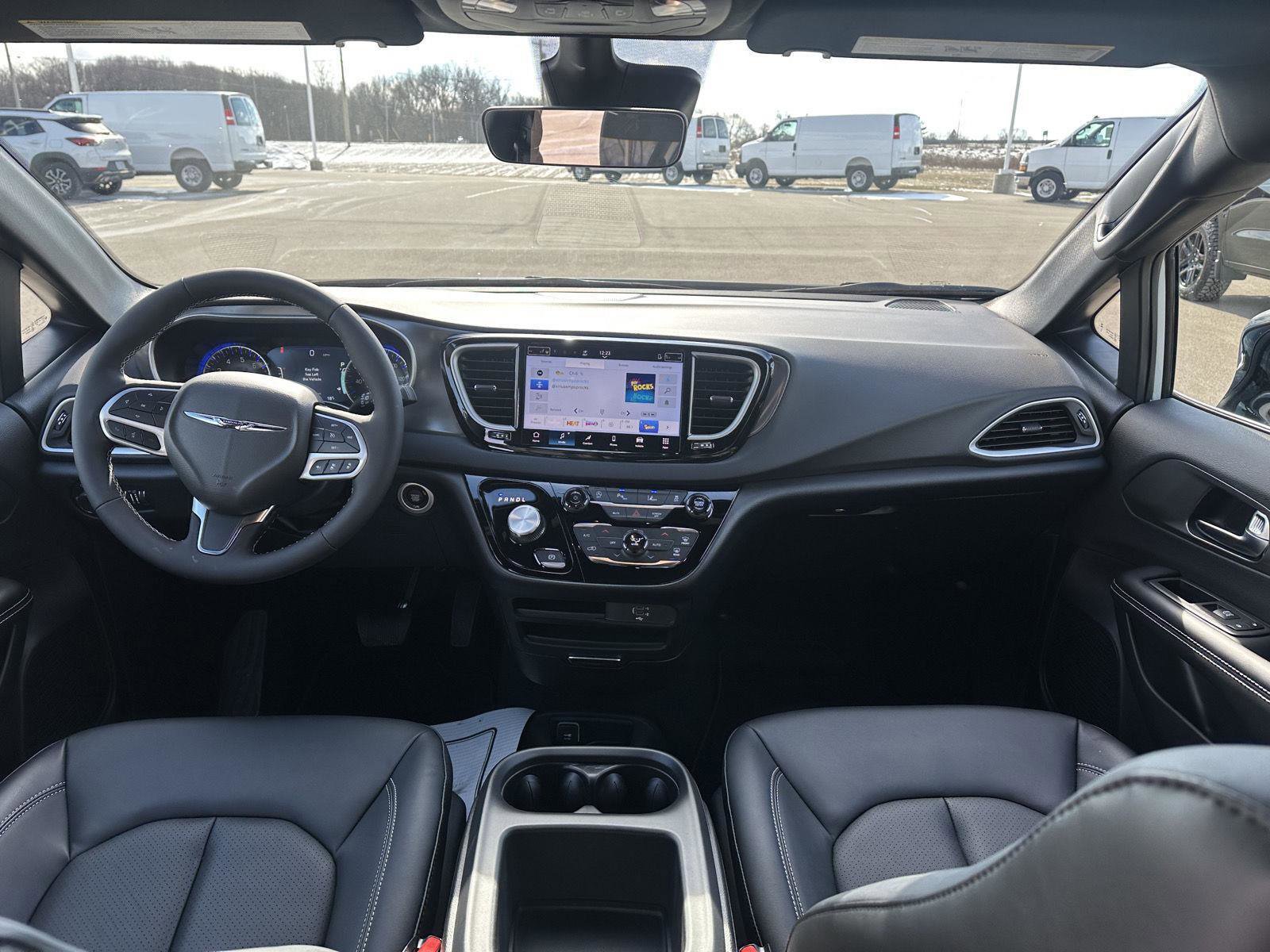 Used 2026 Chrysler Voyager LX image 16