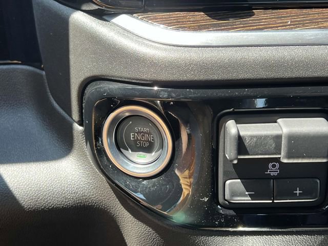 Used 2025 GMC Sierra 1500 Elevation image 24