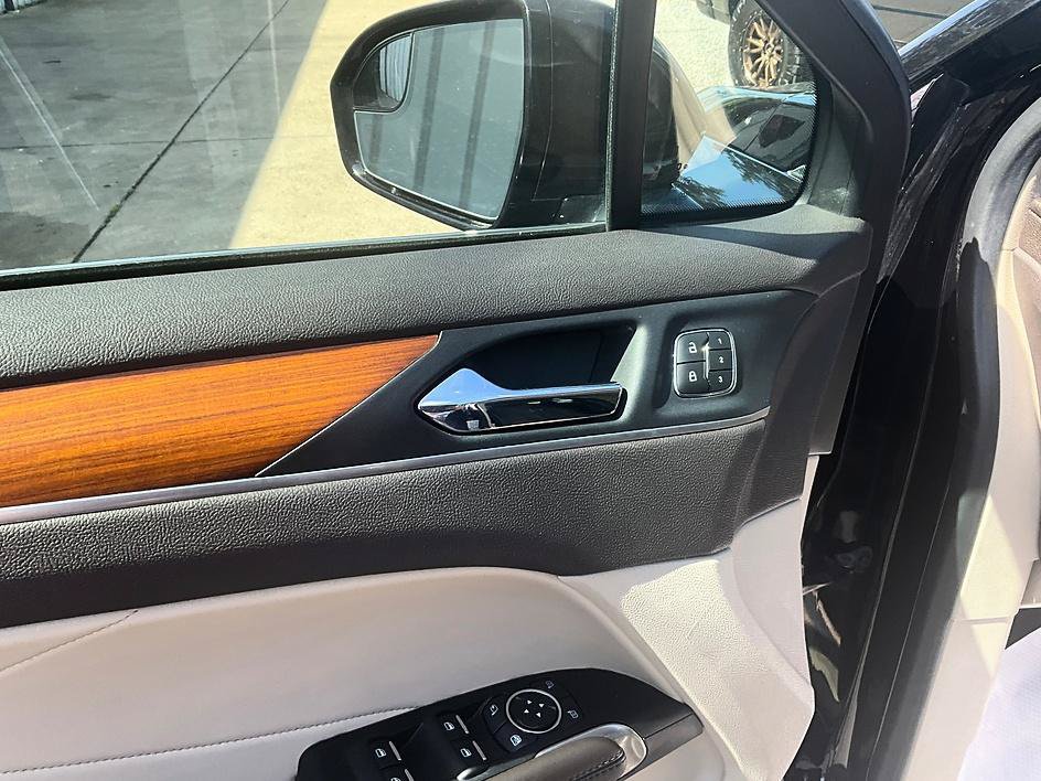 Used 2019 Lincoln MKC Select w/ MKC Climate Package FWD image 13